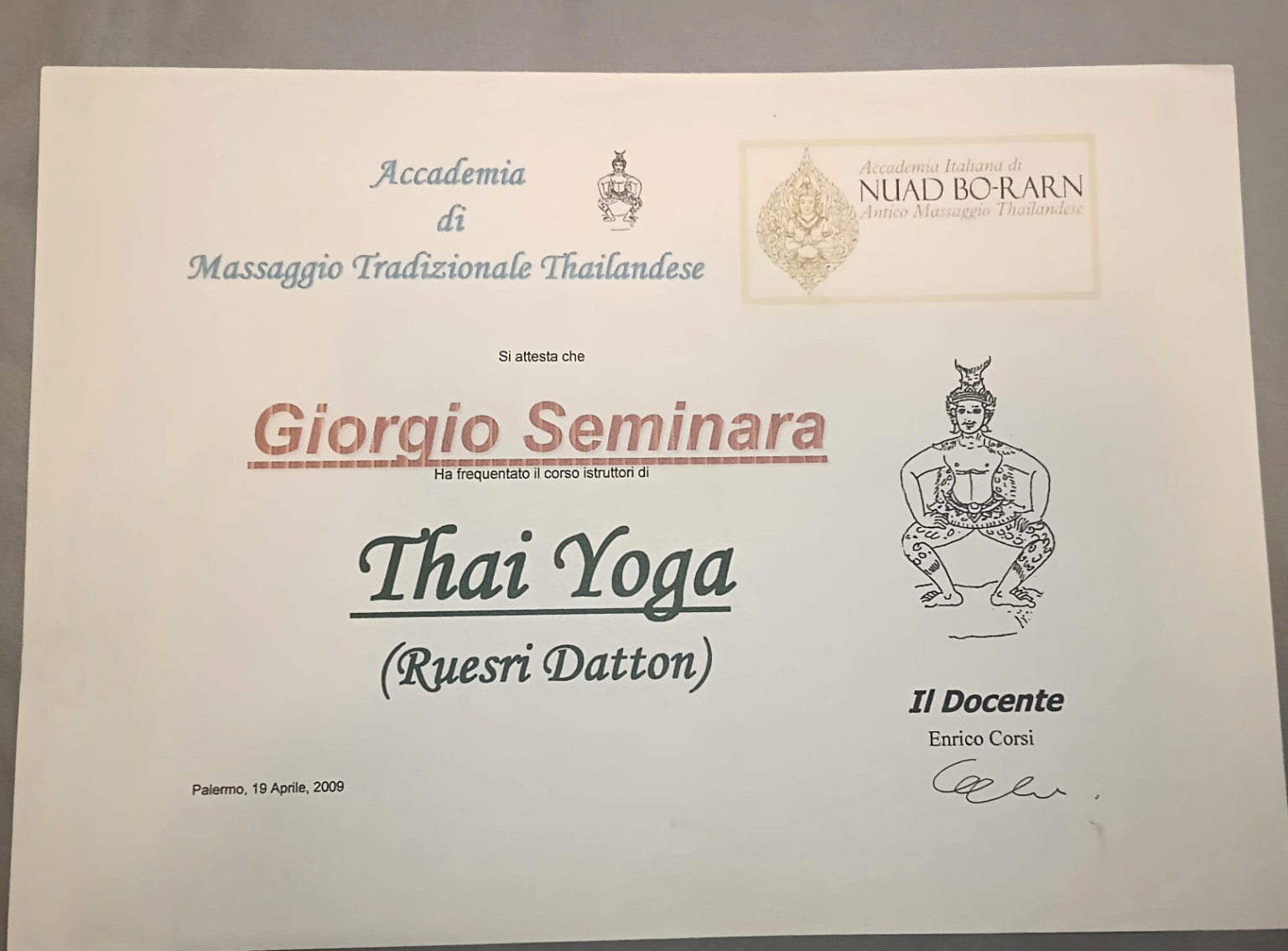 Istruttore di Thai Yoga — Ruesri Datton — Accademia di Massaggio Tradizionale Thailandese